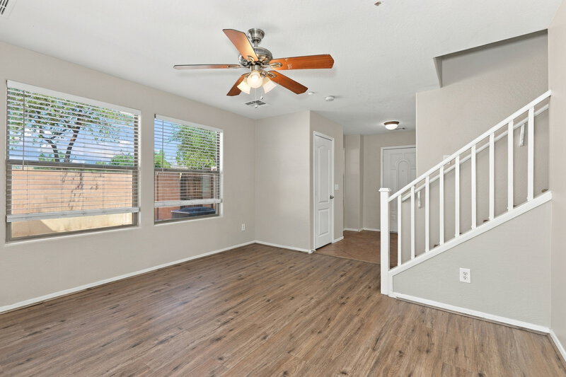 2,305/Mo, 3344 E Franklin Ave Gilbert, AZ 85295 Living Room View 2