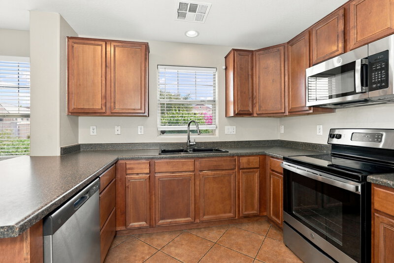 2,305/Mo, 3344 E Franklin Ave Gilbert, AZ 85295 Kitchen View 2