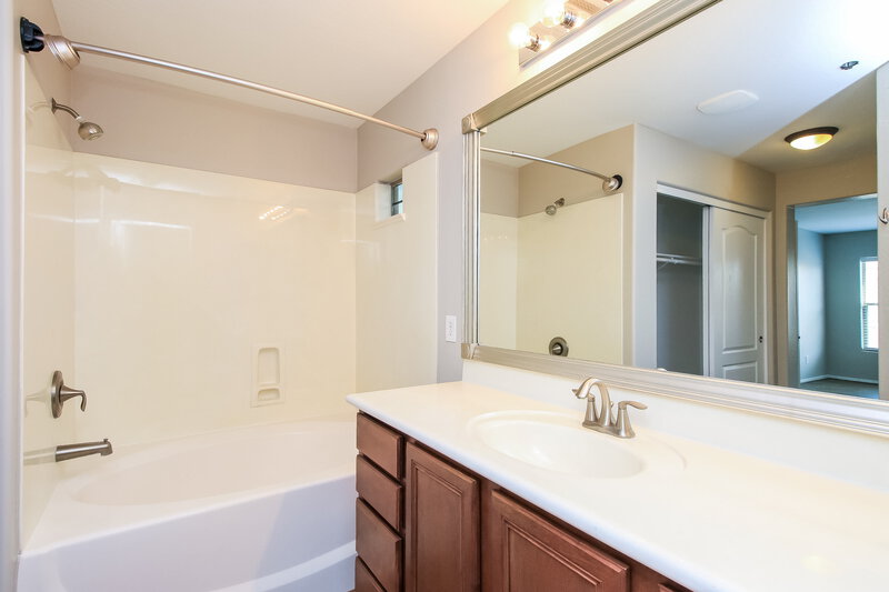 2,240/Mo, 3344 E Franklin Ave Gilbert, AZ 85295 Main Bathroom View
