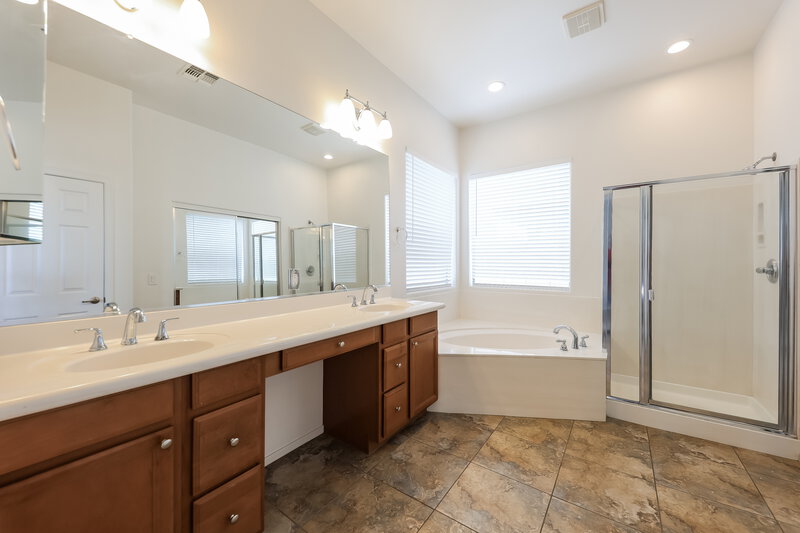 2,375/Mo, 22110 N 104th Ln Peoria, AZ 85383 Main Bathroom View