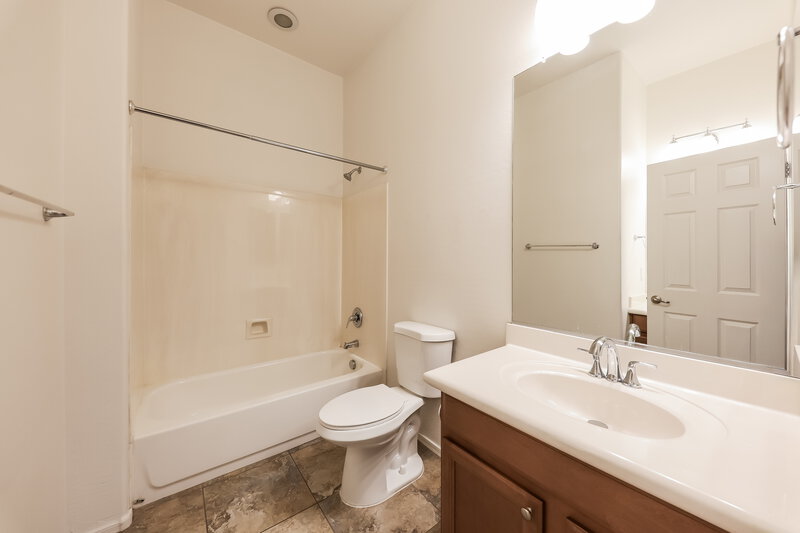 2,375/Mo, 22110 N 104th Ln Peoria, AZ 85383 Bathroom View