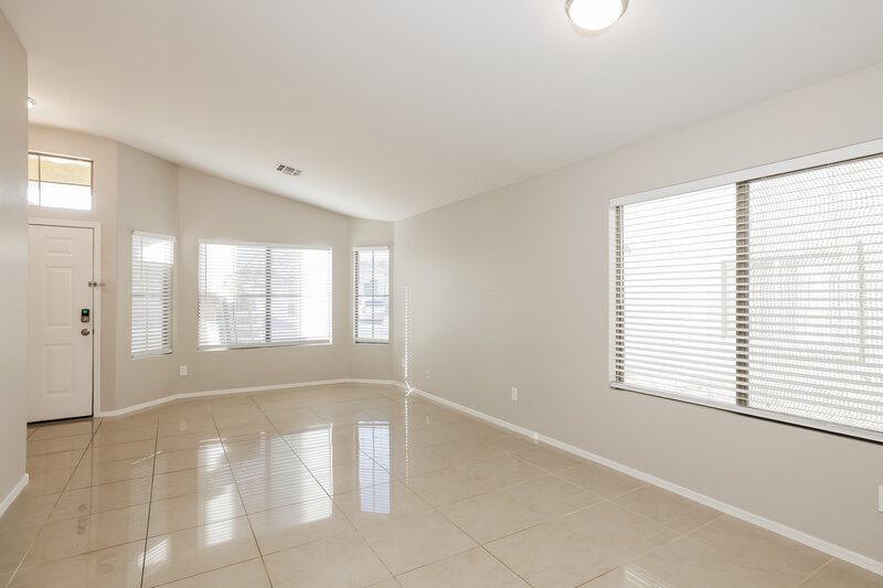 2,250/Mo, 3718 W Burgess Ln Phoenix, AZ 85041 Living Room View 2