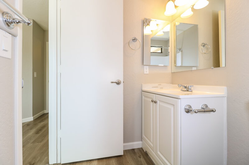 1,865/Mo, 8501 W Pierson St Phoenix, AZ 85037 Main Bathroom View