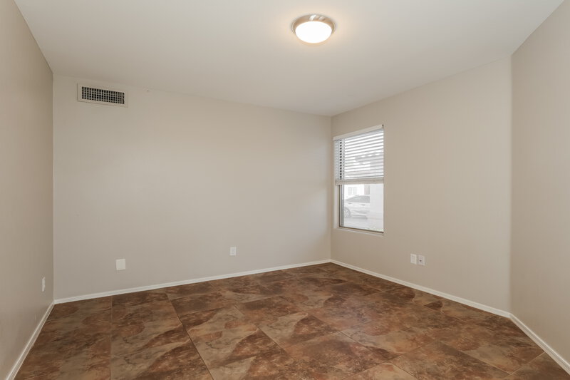 1,850/Mo, 12913 W Sheridan Avondale, AZ 85392 Office View