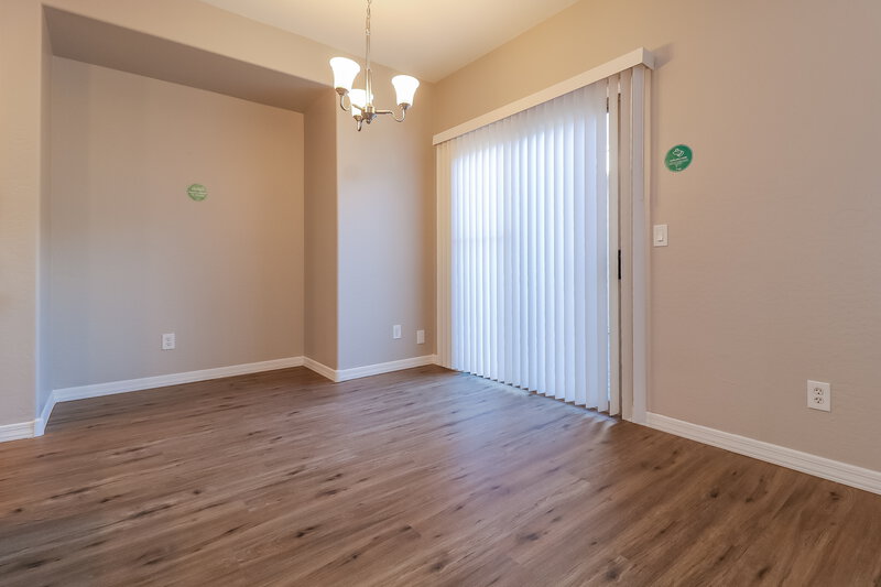 1,975/Mo, 14107 W Country Gables Dr Surprise, AZ 85379 Dining Room View