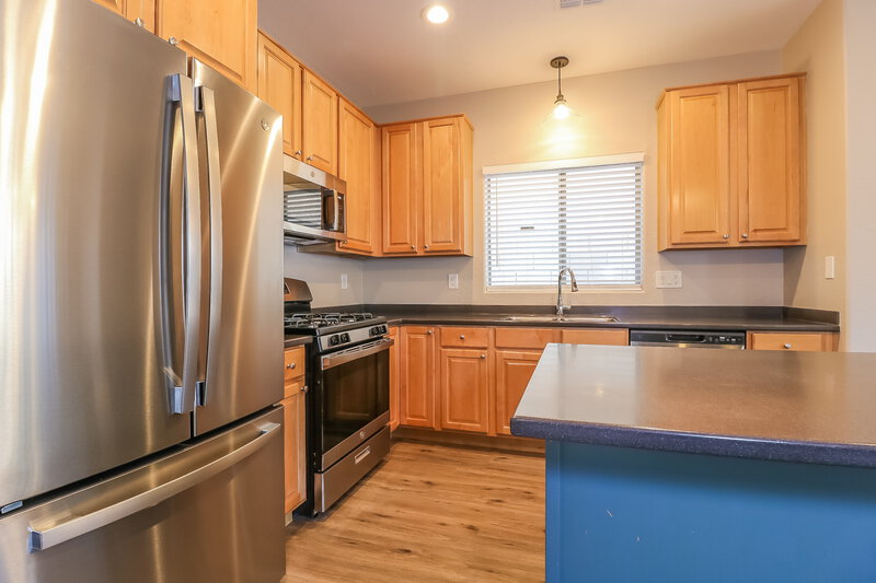 1,975/Mo, 14107 W Country Gables Dr Surprise, AZ 85379 Kitchen View