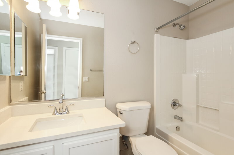 2,170/Mo, 660 S Concord St Gilbert, AZ 85296 Main Bathroom View