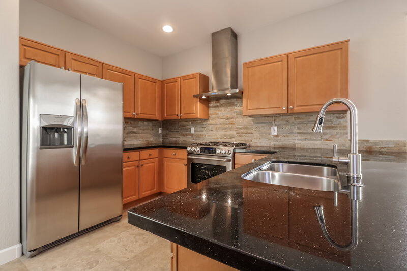 2,285/Mo, 10431 S 175th Ave Goodyear, AZ 85338 Kitchen View