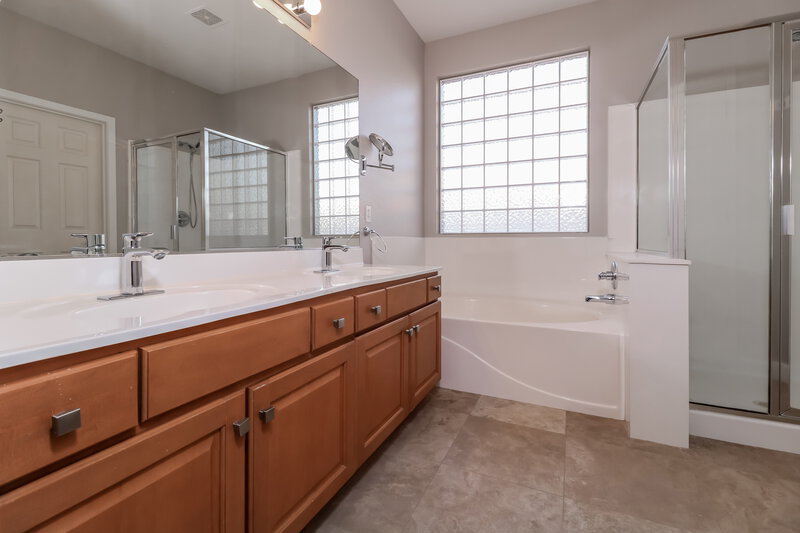 2,285/Mo, 10431 S 175th Ave Goodyear, AZ 85338 Main Bathroom View