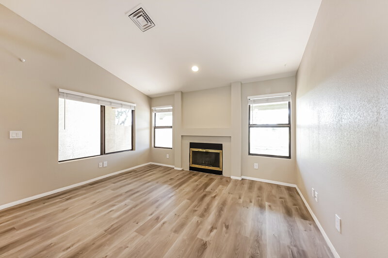 2,215/Mo, 7535 W Sequoia Dr Glendale, AZ 85308 Living Room View 2