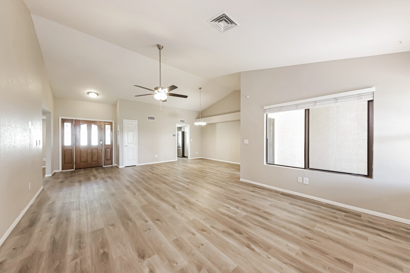 2,215/Mo, 7535 W Sequoia Dr Glendale, AZ 85308 Living Room View 3