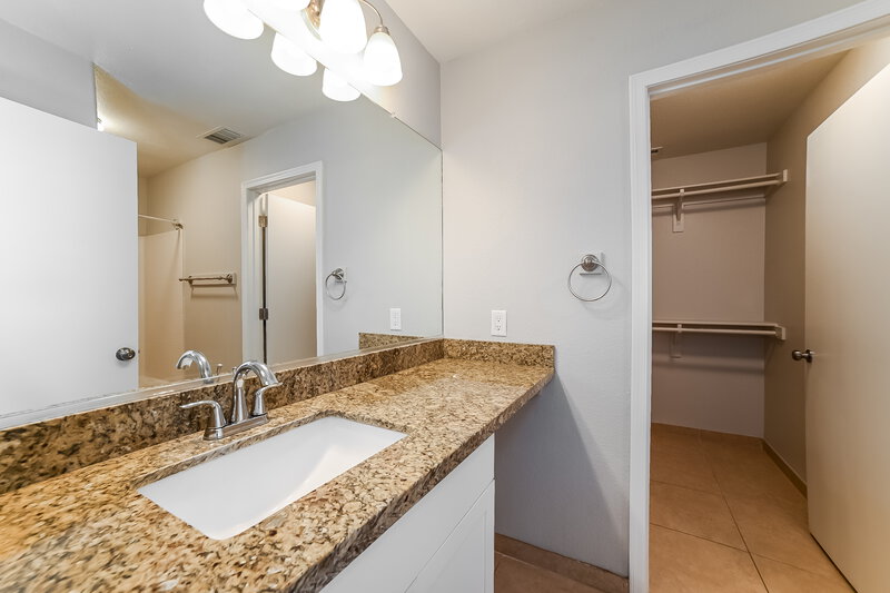 1,965/Mo, 13766 W Elm St Surprise, AZ 85374 Main Bathroom View