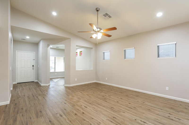 2,195/Mo, 7110 W Superior Ave Phoenix, AZ 85043 Living Room View