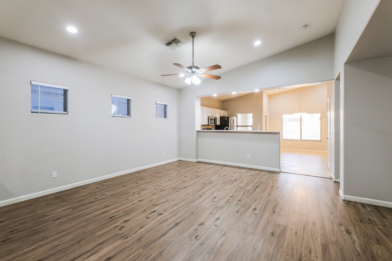 2,045/Mo, 7110 W Superior Ave Phoenix, AZ 85043 Living Room View