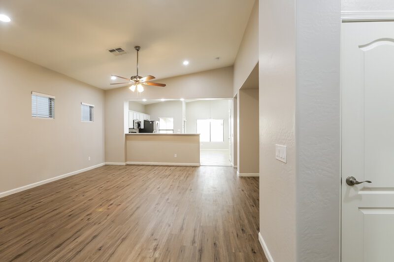 2,195/Mo, 7110 W Superior Ave Phoenix, AZ 85043 Living Room View 3