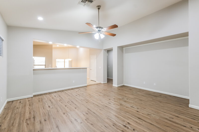 2,045/Mo, 7110 W Superior Ave Phoenix, AZ 85043 Living Room View 2