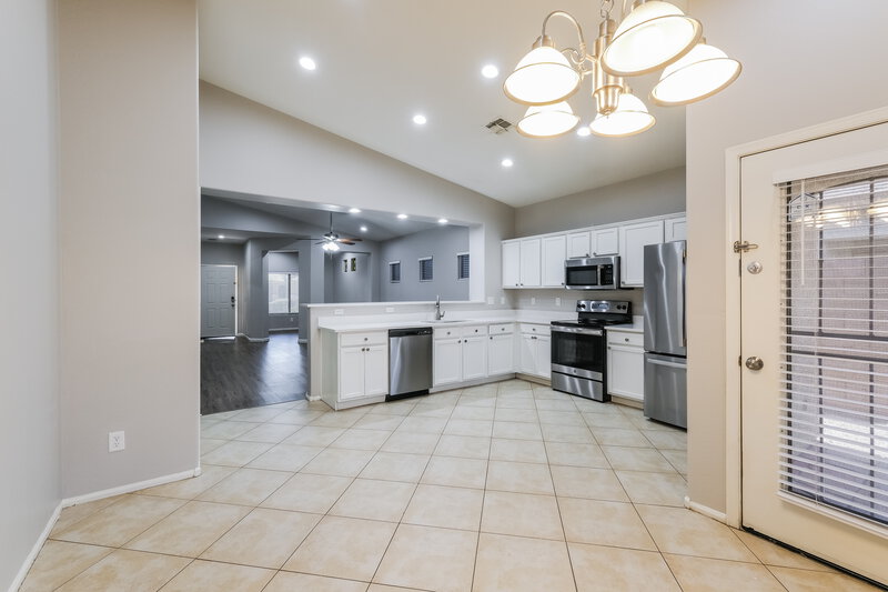 2,045/Mo, 7110 W Superior Ave Phoenix, AZ 85043 Dining Room View
