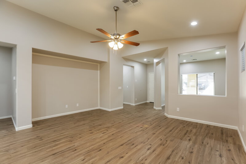 2,195/Mo, 7110 W Superior Ave Phoenix, AZ 85043 Living Room View 4