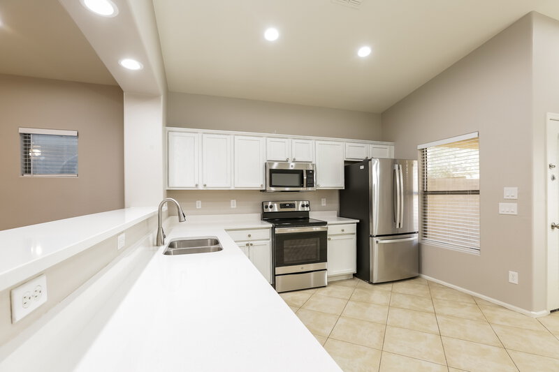 2,195/Mo, 7110 W Superior Ave Phoenix, AZ 85043 Kitchen View