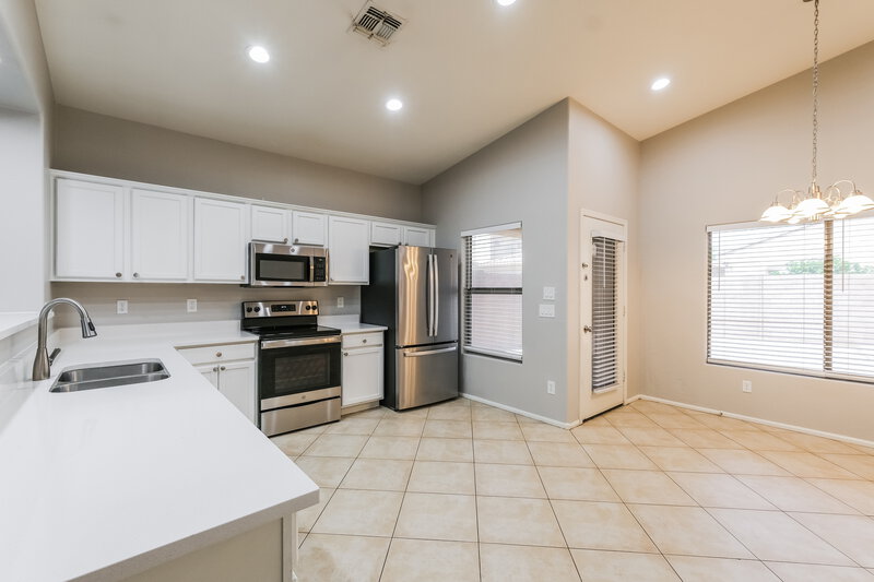 2,045/Mo, 7110 W Superior Ave Phoenix, AZ 85043 Kitchen View