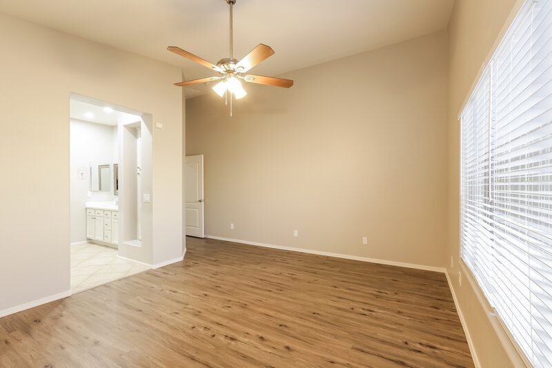 2,195/Mo, 7110 W Superior Ave Phoenix, AZ 85043 Main Bedroom View 2