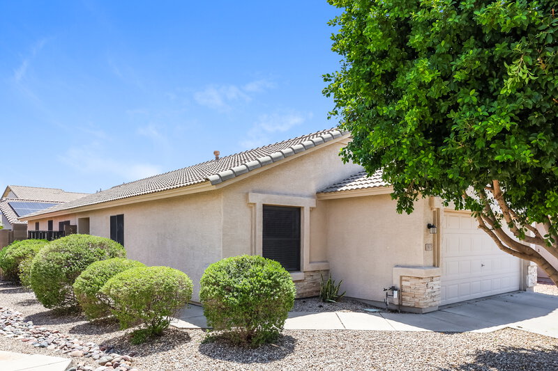 2,250/Mo, 19819 N 34th Place Phoenix, AZ 85050 Front View