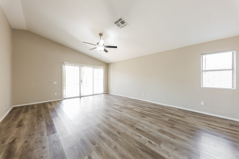 2,250/Mo, 19819 N 34th Place Phoenix, AZ 85050 Living Room View