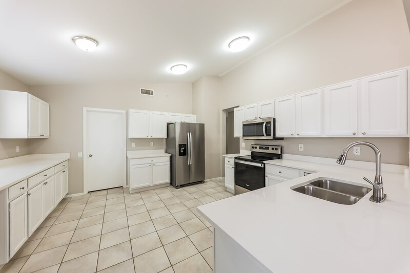 2,250/Mo, 19819 N 34th Place Phoenix, AZ 85050 Kitchen View
