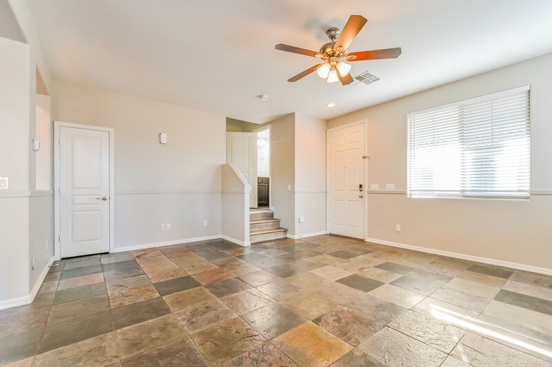 2,205/Mo, 126 E Catclaw St Gilbert, AZ 85296 Living Room View 2