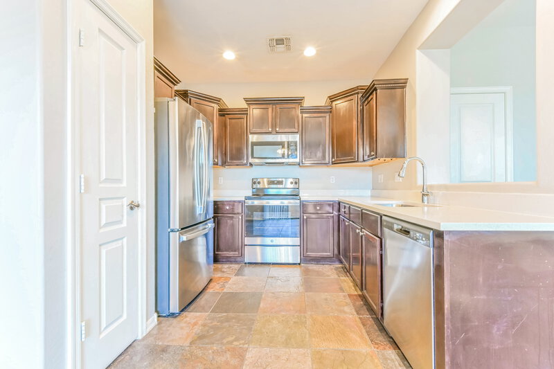 2,205/Mo, 126 E Catclaw St Gilbert, AZ 85296 Kitchen View