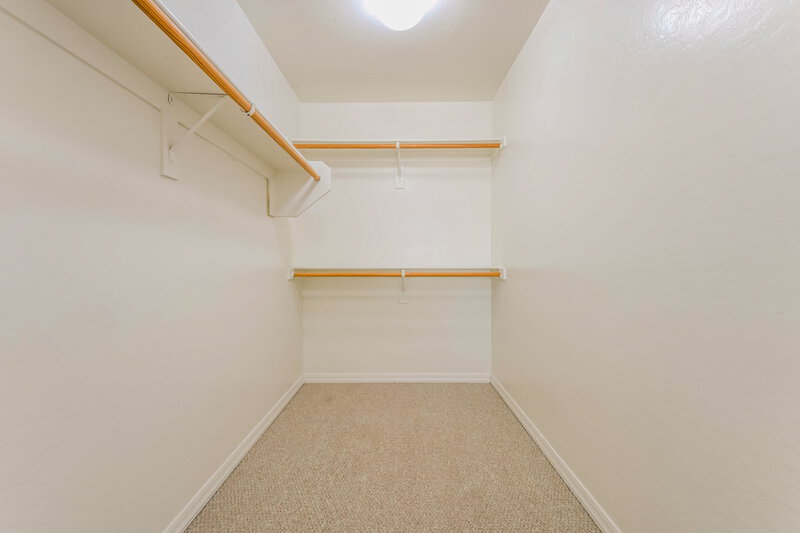2,205/Mo, 126 E Catclaw St Gilbert, AZ 85296 Walk In Closet View
