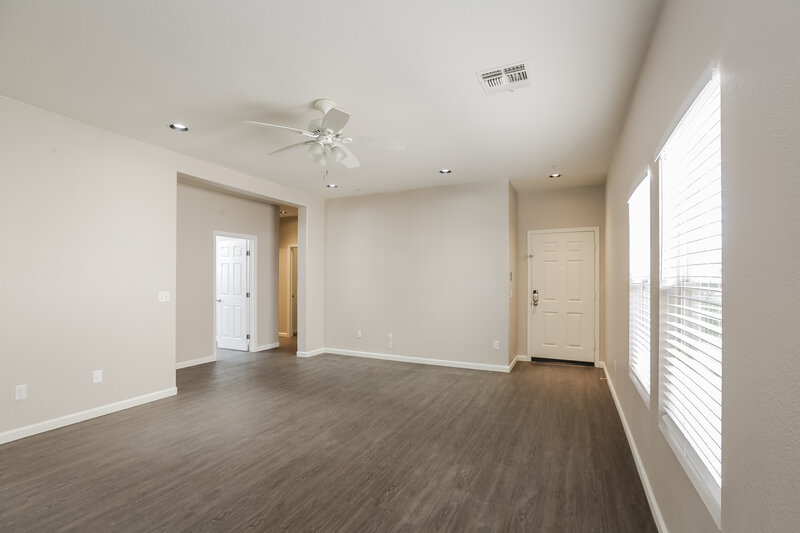 2,565/Mo, 11209 N 89th Way Scottsdale, AZ 85260 Living Room View 2