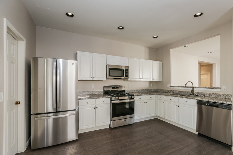 2,565/Mo, 11209 N 89th Way Scottsdale, AZ 85260 Kitchen View 2