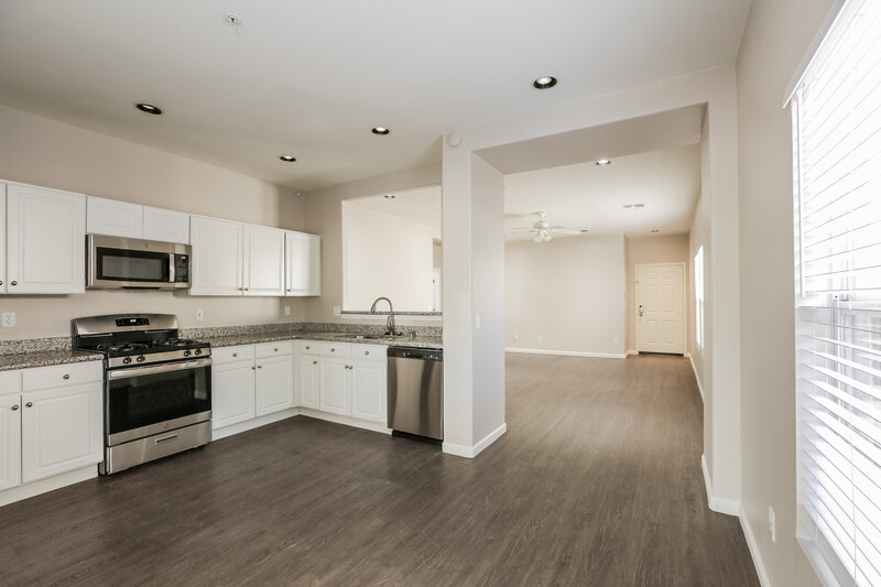 2,565/Mo, 11209 N 89th Way Scottsdale, AZ 85260 Kitchen View 3