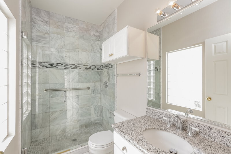 2,565/Mo, 11209 N 89th Way Scottsdale, AZ 85260 Main Bathroom View