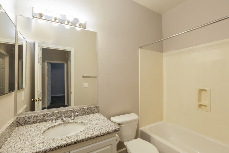 2,565/Mo, 11209 N 89th Way Scottsdale, AZ 85260 Bathroom View