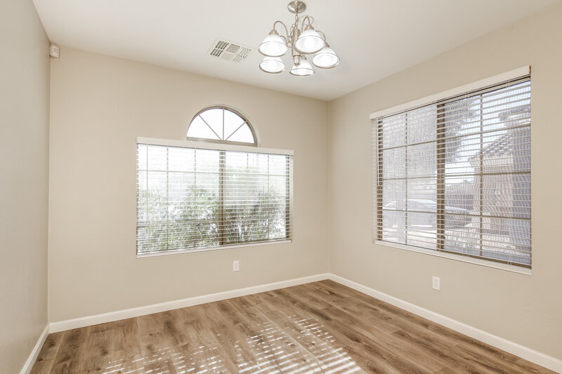 1,815/Mo, 12568 W Saint Moritz Ln El Mirage, AZ 85335 Dining Room View