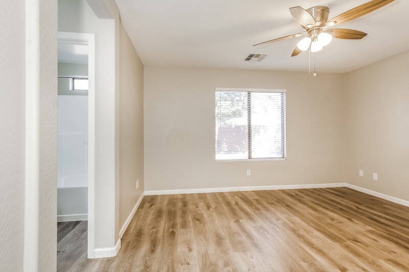 1,815/Mo, 12568 W Saint Moritz Ln El Mirage, AZ 85335 Main Bedroom View