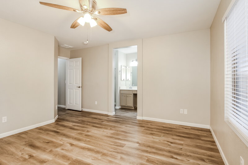 1,815/Mo, 12568 W Saint Moritz Ln El Mirage, AZ 85335 Main Bedroom View 2