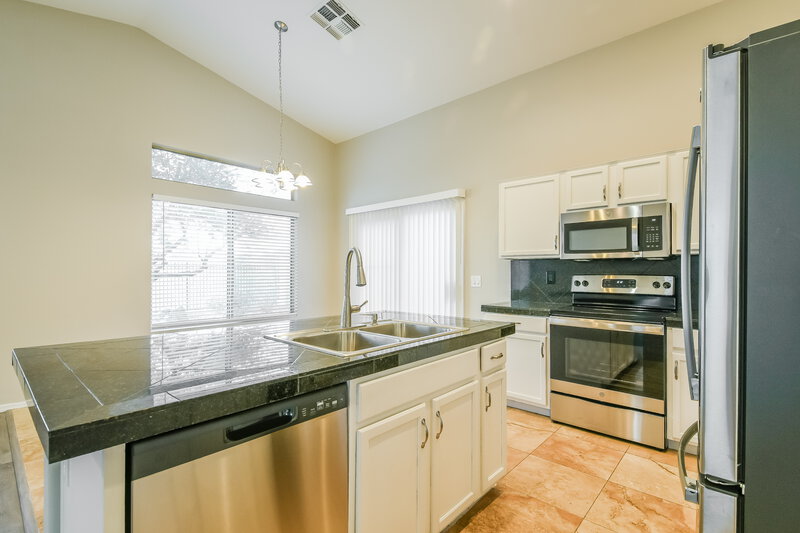 2,275/Mo, 40508 N Territory Trl Anthem, AZ 85086 Kitchen View 2