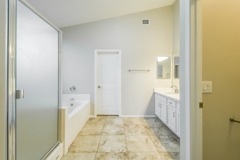 2,275/Mo, 40508 N Territory Trl Anthem, AZ 85086 Main Bathroom View 2