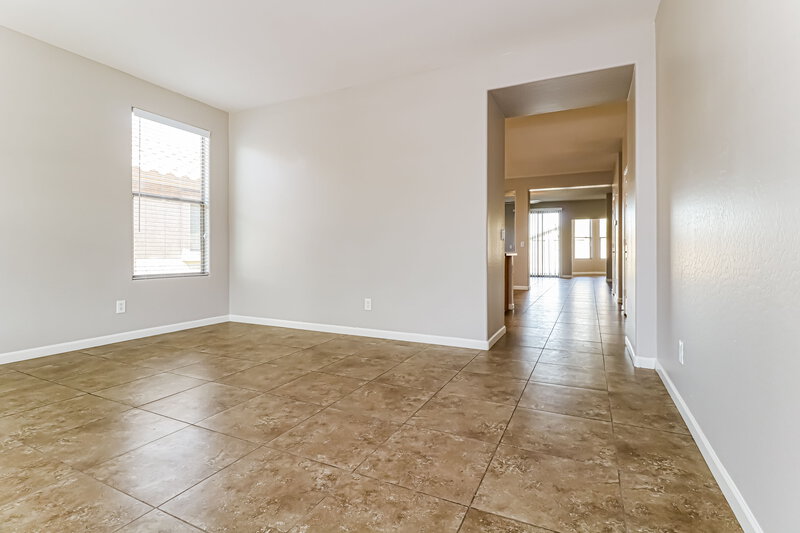 2,200/Mo, 3324 W Apollo Rd Phoenix, AZ 85041 Living Room View 2