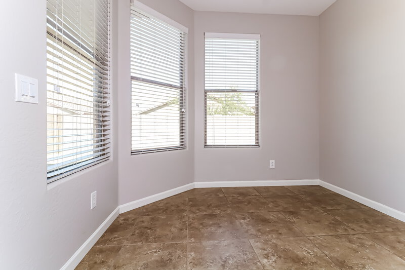 2,200/Mo, 3324 W Apollo Rd Phoenix, AZ 85041 Office View