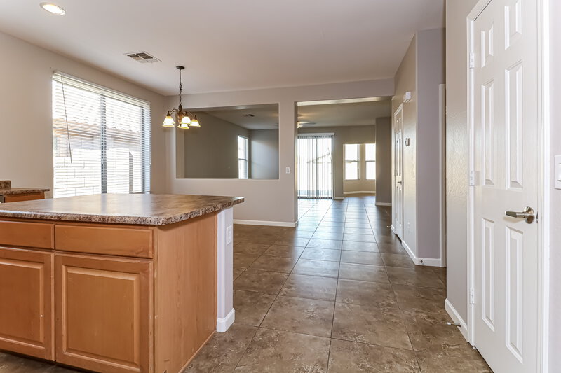 2,200/Mo, 3324 W Apollo Rd Phoenix, AZ 85041 Kitchen View
