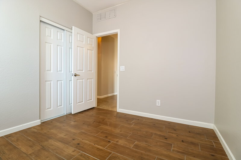 2,200/Mo, 3324 W Apollo Rd Phoenix, AZ 85041 Bedroom View 2