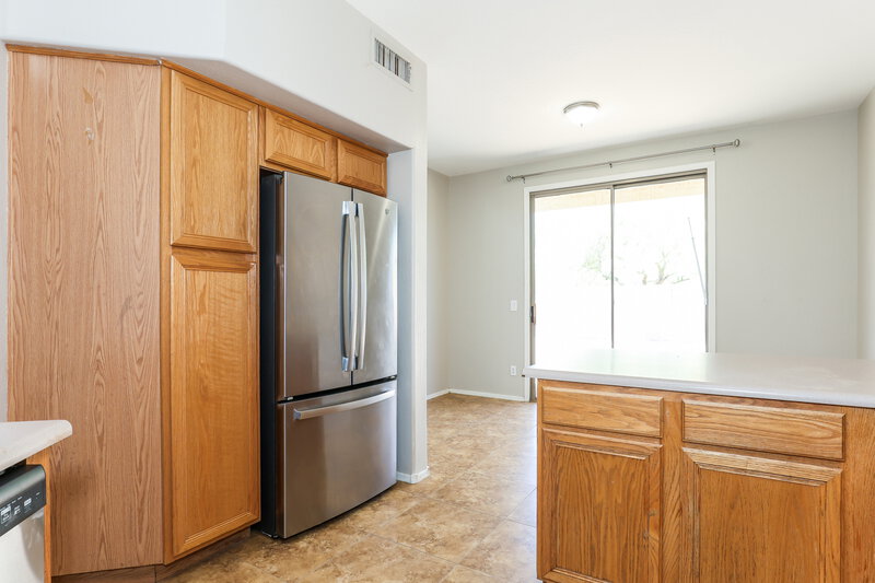 2,095/Mo, 16806 S Magenta Rd Phoenix, AZ 85048 Kitchen View 3
