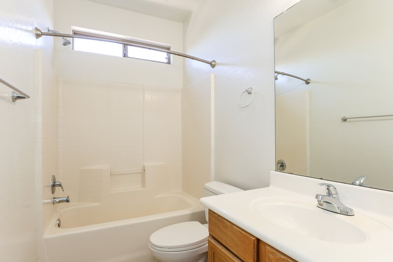 2,095/Mo, 16806 S Magenta Rd Phoenix, AZ 85048 Bathroom View