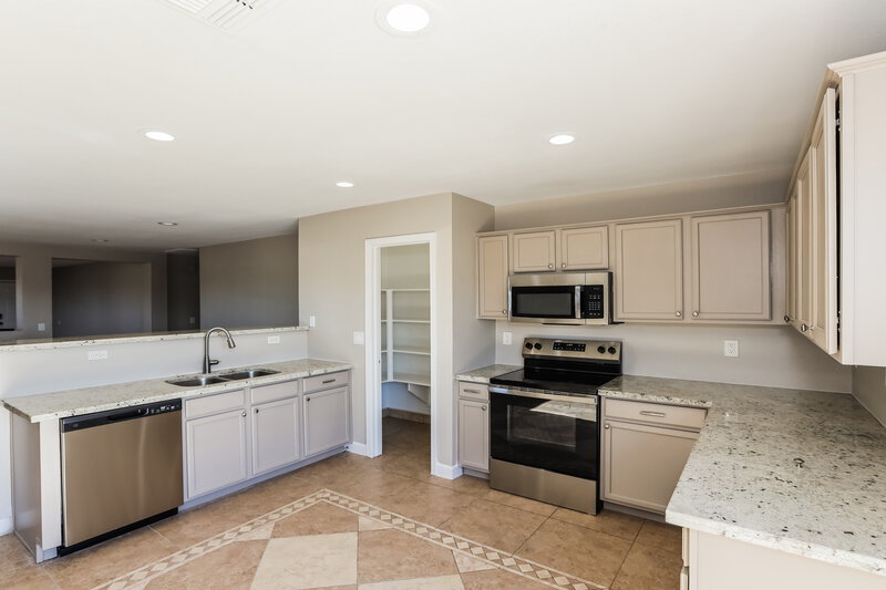1,800/Mo, 11545 W Scotts Dr El Mirage, AZ 85335 Kitchen View