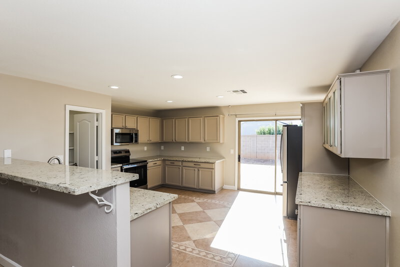 1,800/Mo, 11545 W Scotts Dr El Mirage, AZ 85335 Kitchen View 2