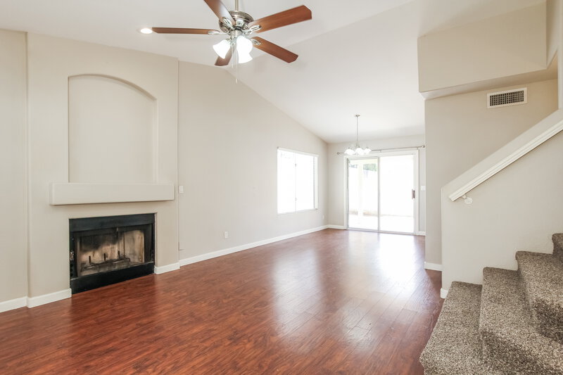 2,190/Mo, 7045 N 28th Ave Phoenix, AZ 85051 Living Room View